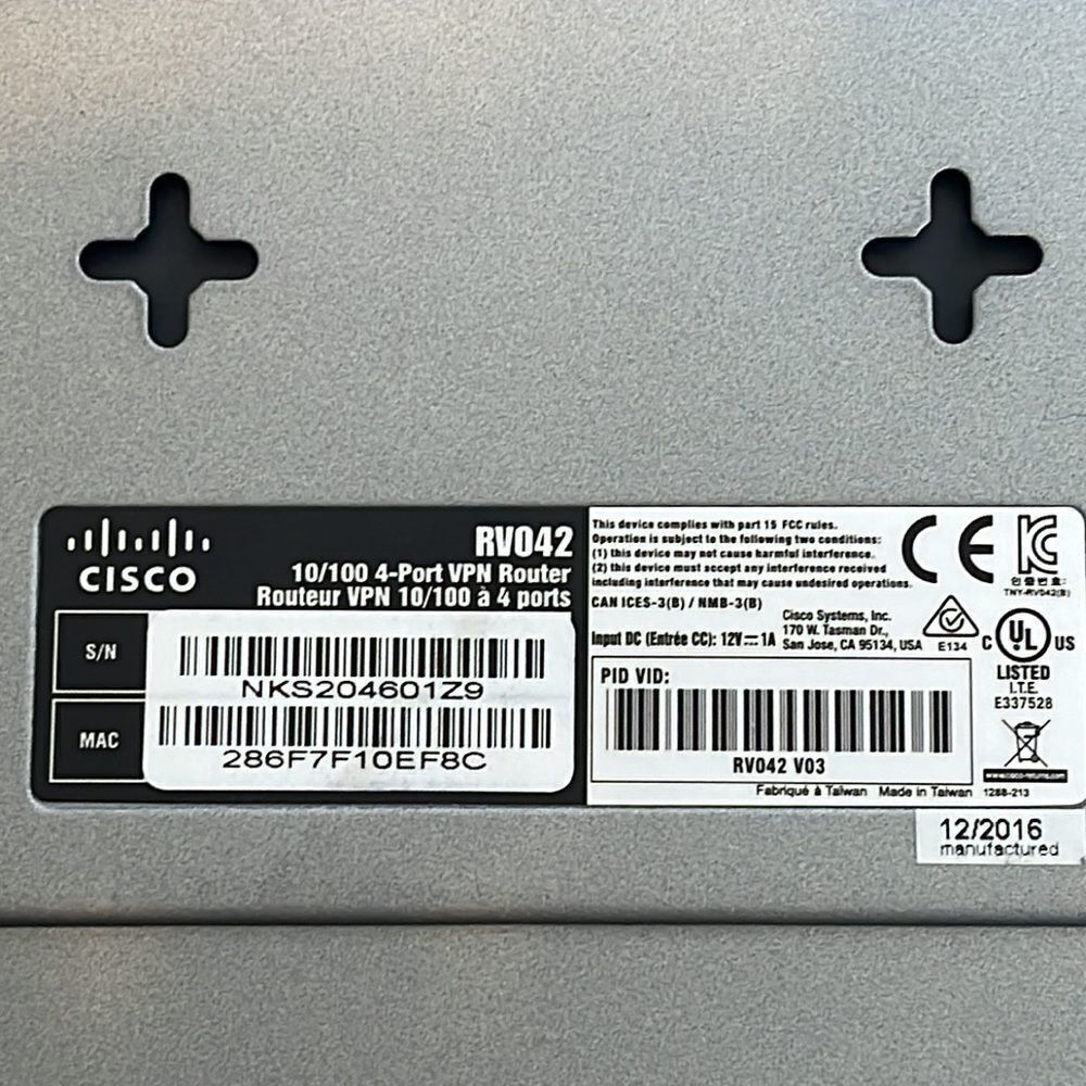 CISCO Router RV042  - Picture 5 of 5